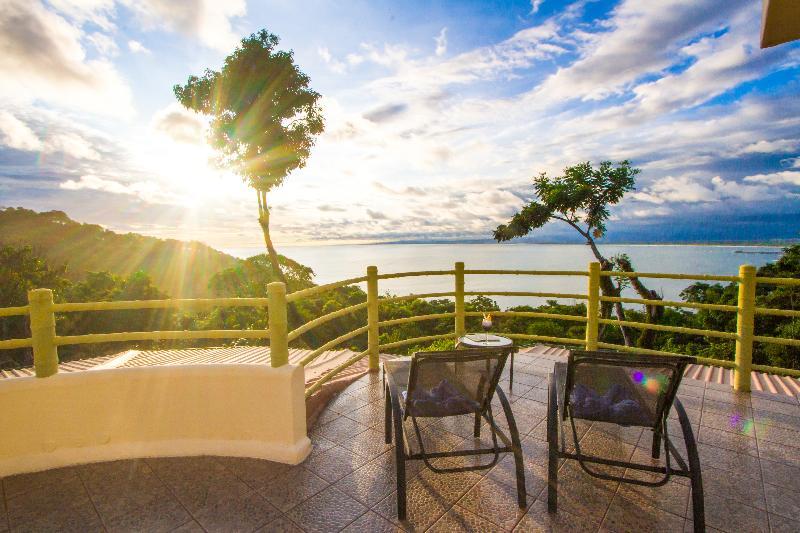 Issimo Suites Boutique Hotel & Spa - Adults Only Manuel Antonio Exterior photo