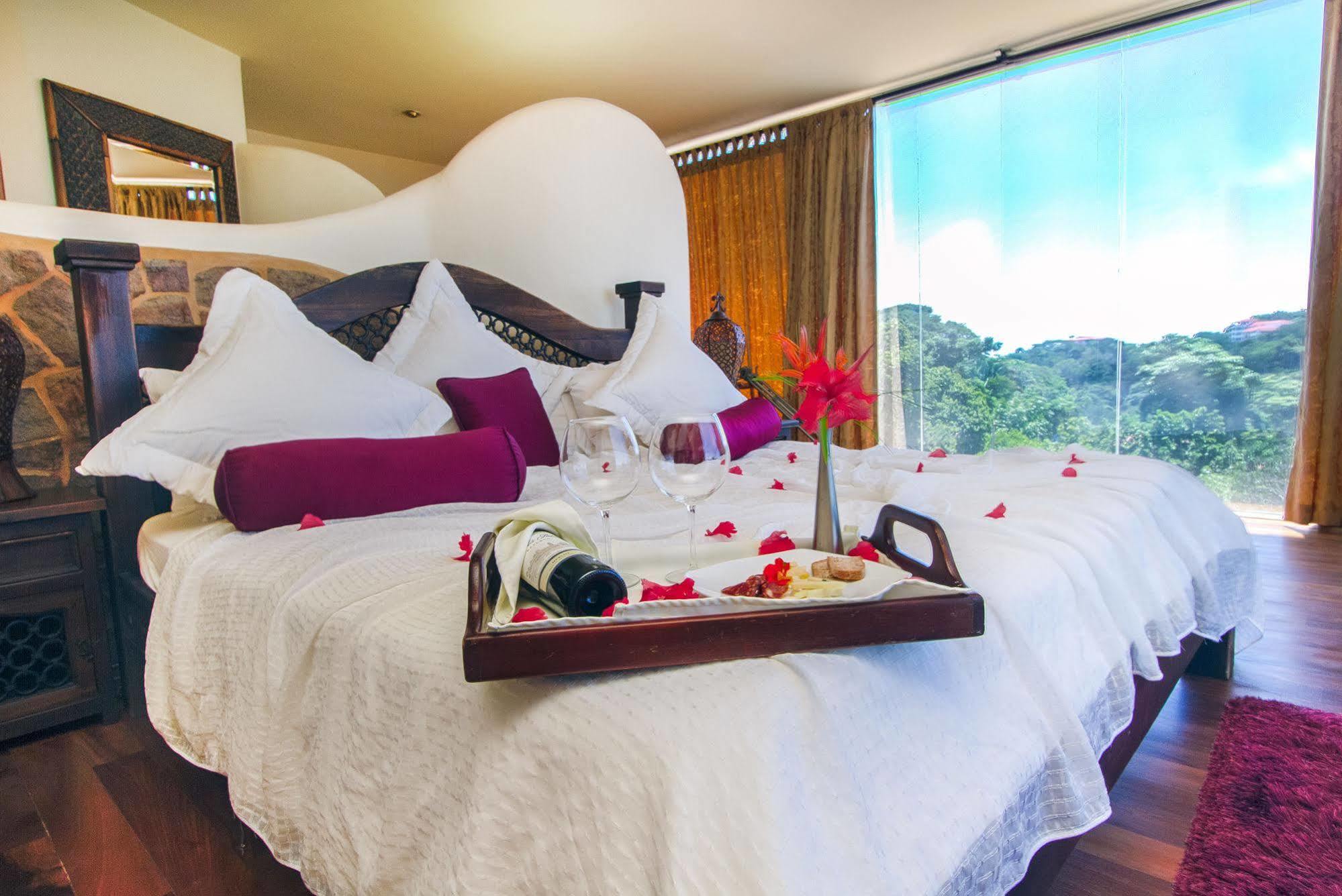 Issimo Suites Boutique Hotel & Spa - Adults Only Manuel Antonio Exterior photo