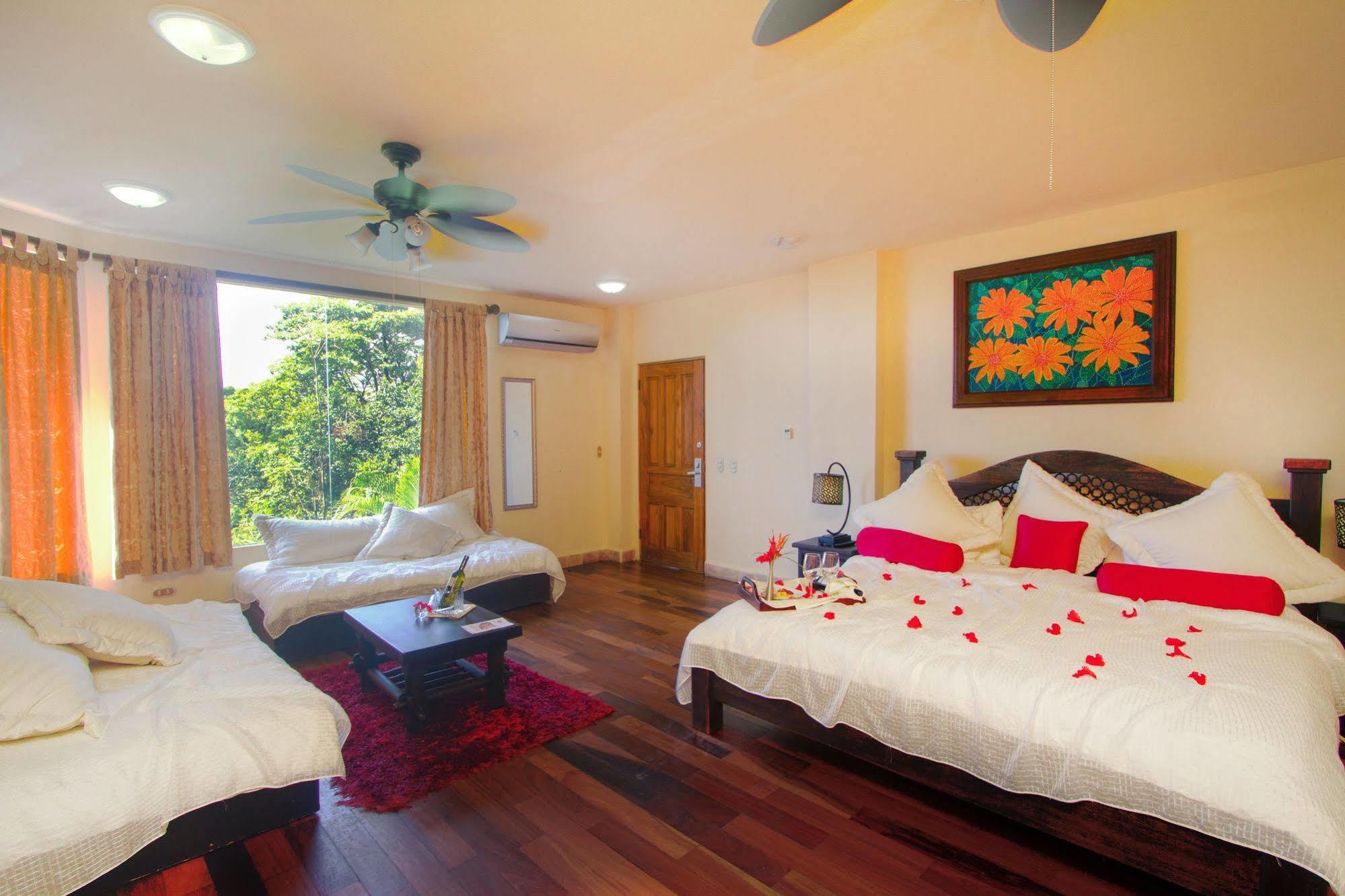 Issimo Suites Boutique Hotel & Spa - Adults Only Manuel Antonio Exterior photo