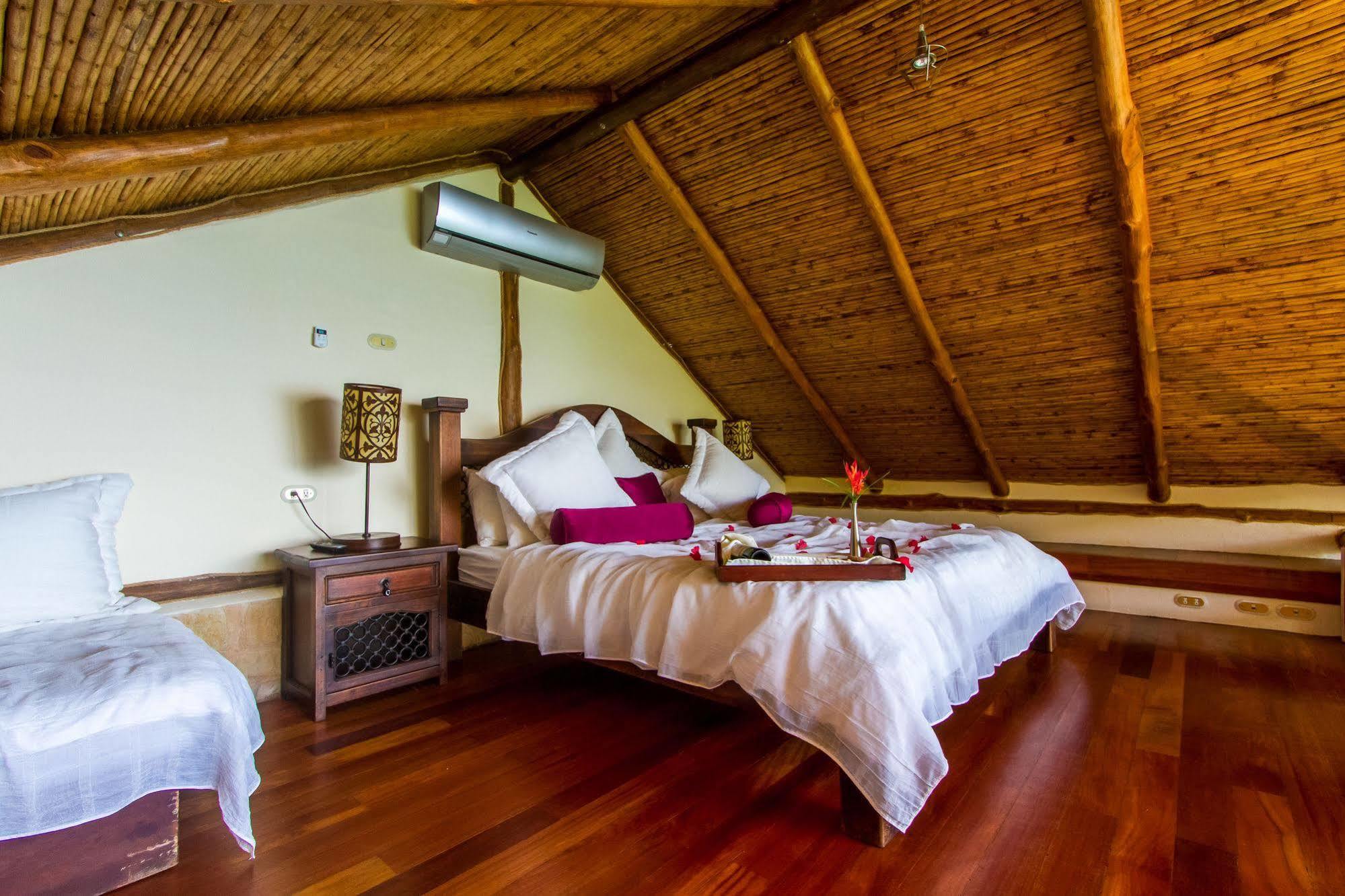 Issimo Suites Boutique Hotel & Spa - Adults Only Manuel Antonio Exterior photo